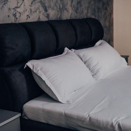 Pensiunea R&R Bailesti Экстерьер фото