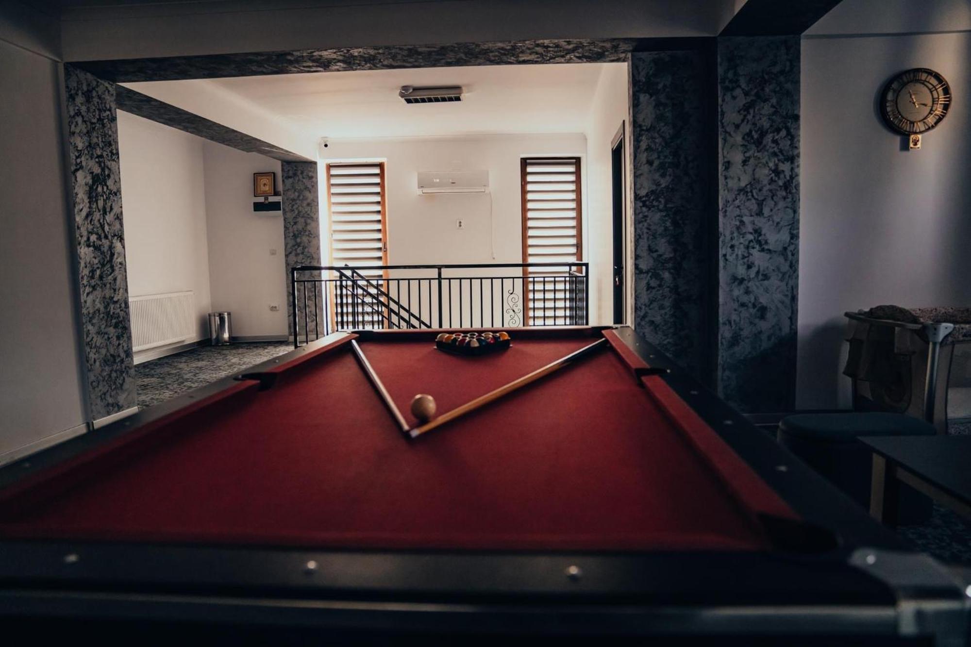 Pensiunea R&R Bailesti Экстерьер фото
