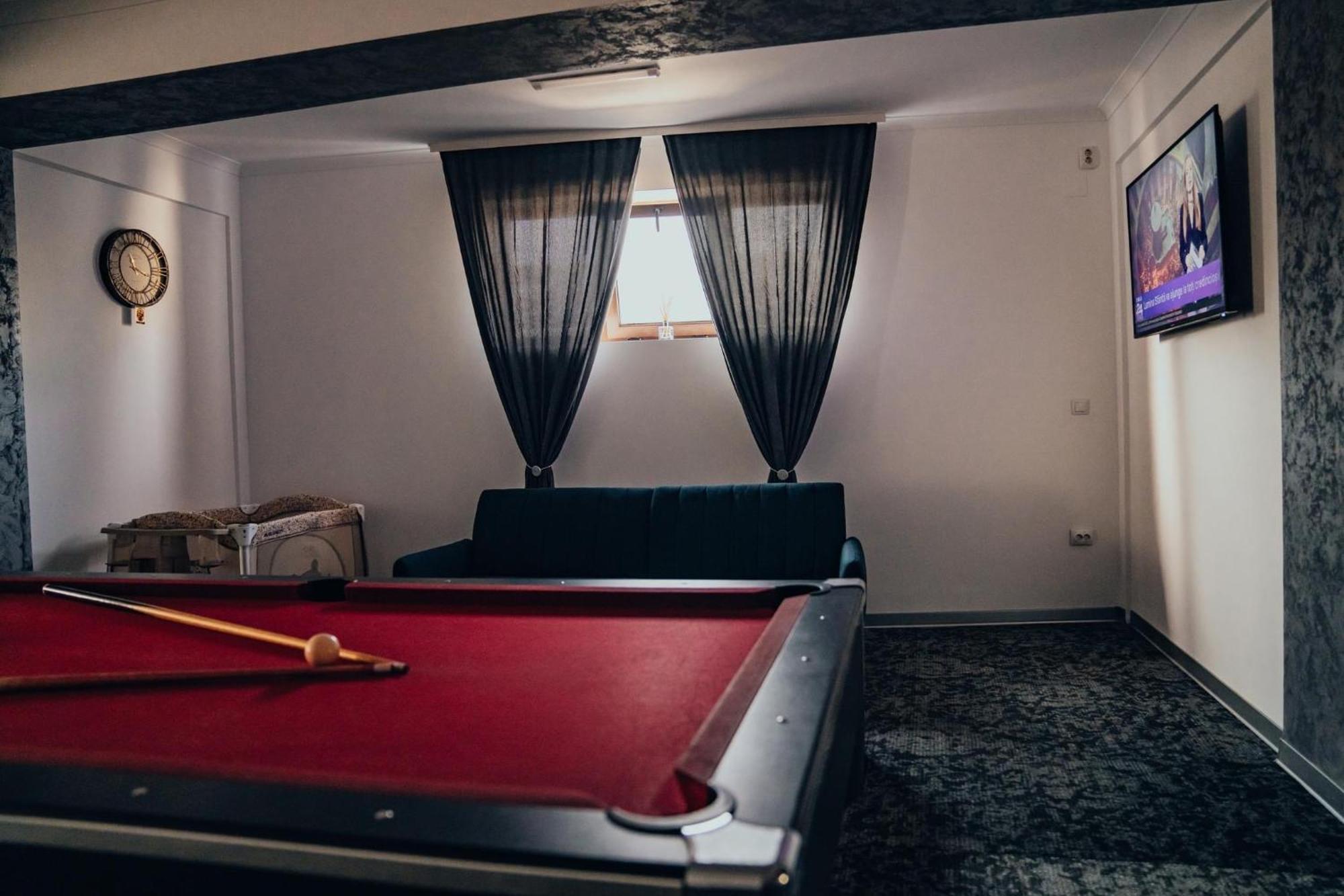 Pensiunea R&R Bailesti Экстерьер фото